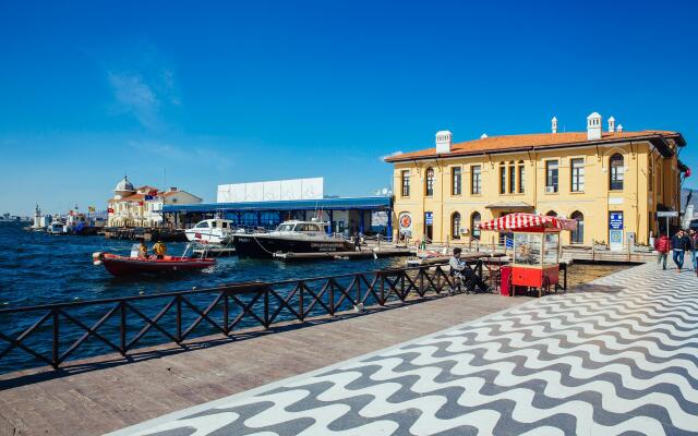 Pasaport Pier Hotel
