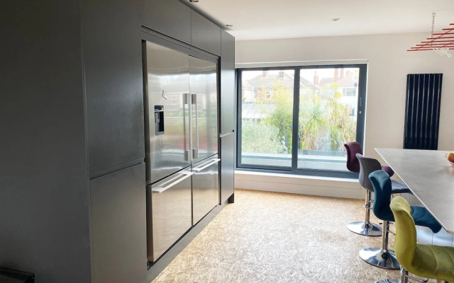 Luxurious Designer Penthouse - Grand Bay Views