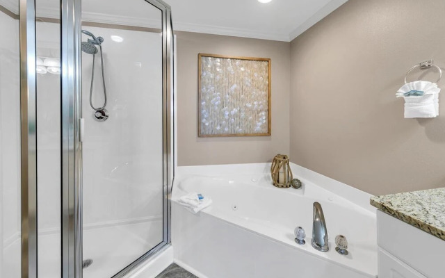 Majestic Beach Towers 2-1005