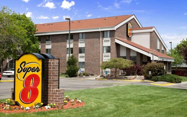 Super 8 Motel - Denver North