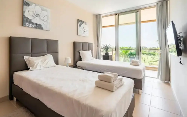 Luxury 3BR 7 pools Beach 200 m