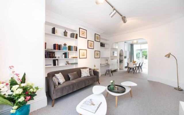 3 Bedroom House in Hampstead Village Sleeps 6