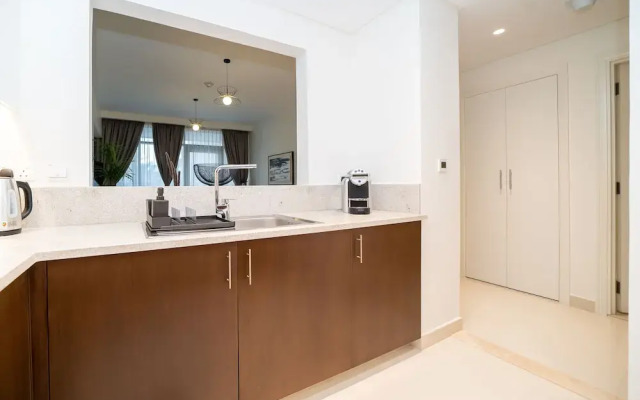 HiGuests - Boulevard Crescent Tower 2