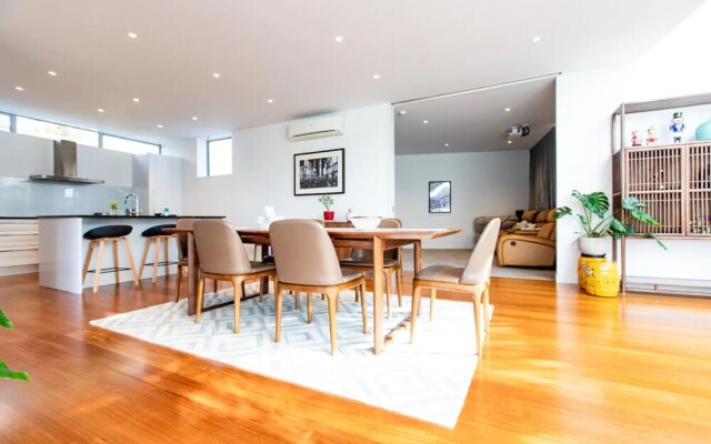 Luxury 4 Bedroom Home With Private Cinema