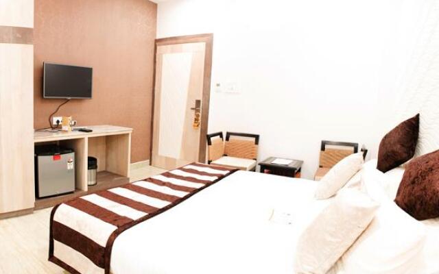 OYO Flagship 23530 Smriti Star Hotel