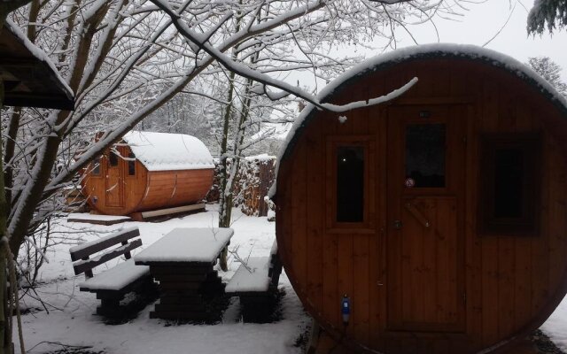 Mini Hotel Übernachten Im Gurkenfass