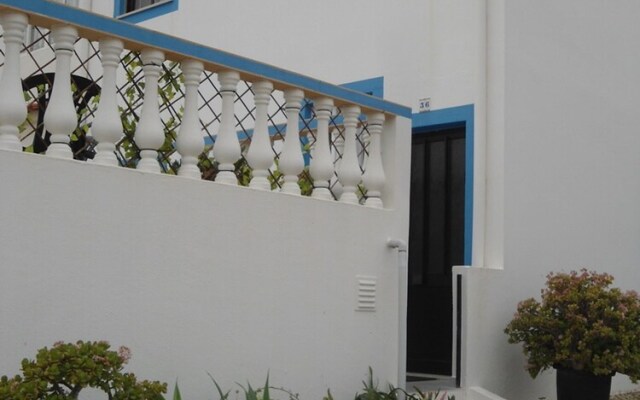 House With 3 Rooms in Budens, With Wonderful sea View, Terrace and Wif