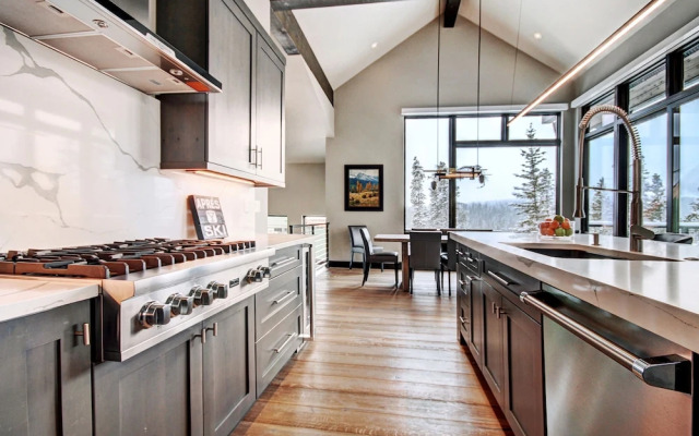 Spruce Ledge 4 Bedrooms 4.5 Bathrooms Townhouse