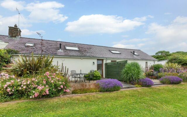 Charming Holiday Home in Haverfordwest With Meadow View