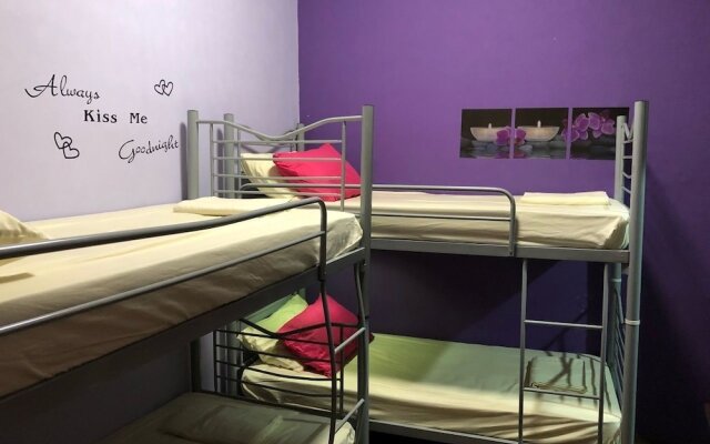 Chateau One - Hostel