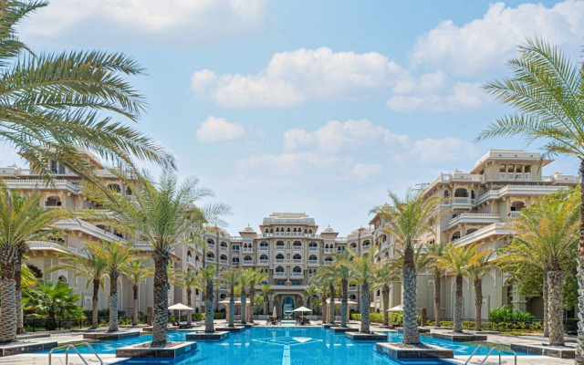 Spacious One Bedroom with Beach Access