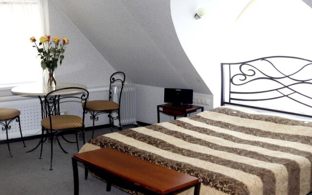 Azhurniy Hotel