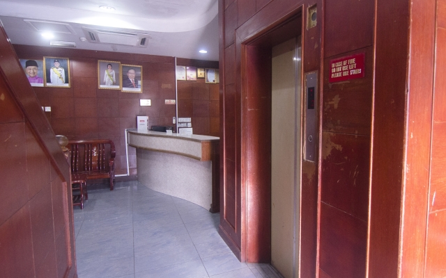 OYO 991 Mayfair Hotel