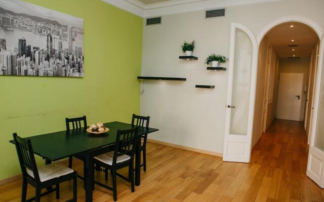 Cozy Apartment Near Sagrada Familia 21B