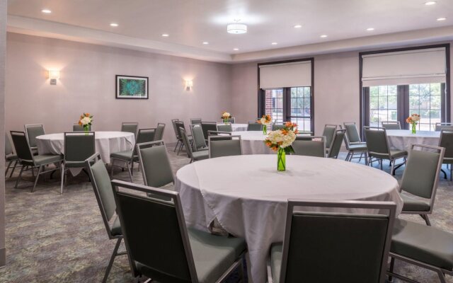 Holiday Inn & Suites Dallas-Addison by IHG