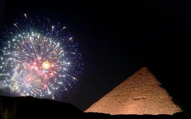 Crystal pyramids inn