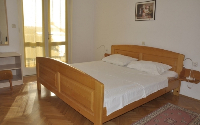 Apartment Petar - 6m from the sea: A1 Barbat, Island Rab