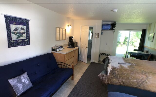 Wheeler on the Bay Lodge & Marina