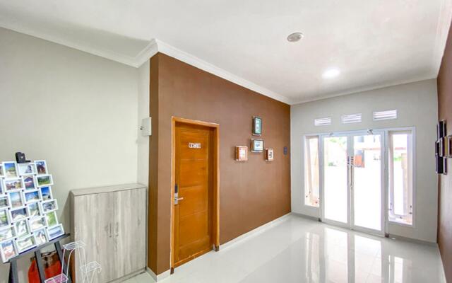 RedDoorz Premium near Museum Angkut Batu 3