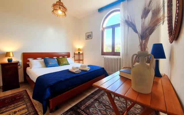 Villa immersa nel verde, spiaggia a 200m