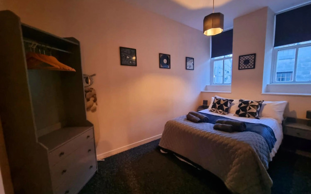 Nicky-Tams Bar & Apartments