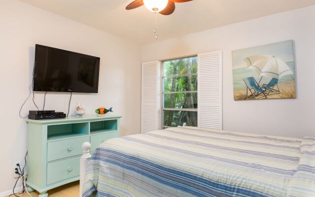 Crescent Street 1138 A by Vtrips