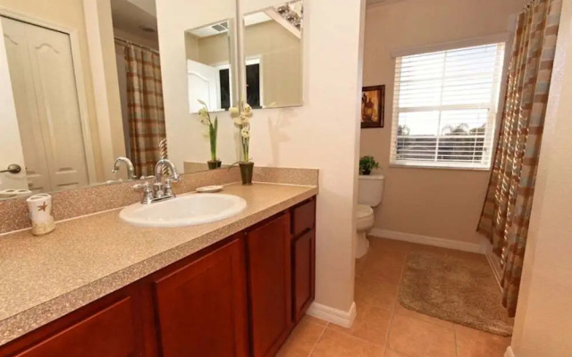 5 BR Home Kitchen Sleeps 10