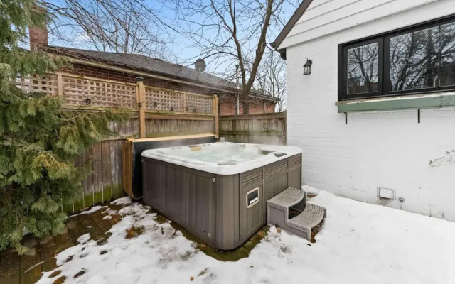 Spacious 2bdrm Home in Burlington