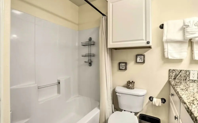 South Padre Island Condo: Pool < 1/4 Mile to Beach