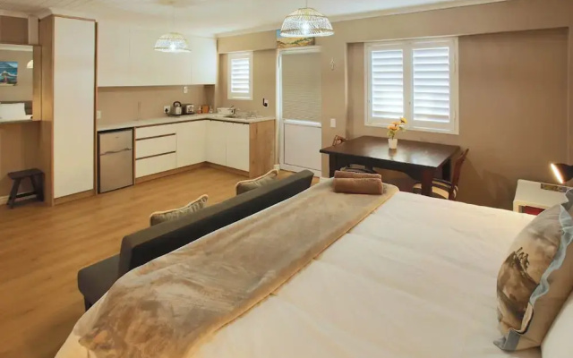 Tasties' Langebaan 8 Sleeper