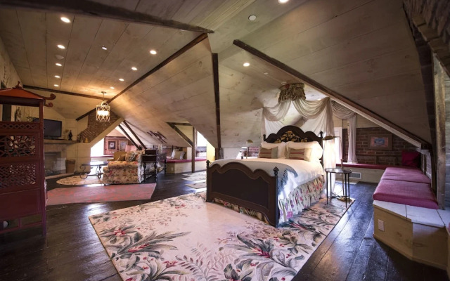 Jedediah Hawkins Inn