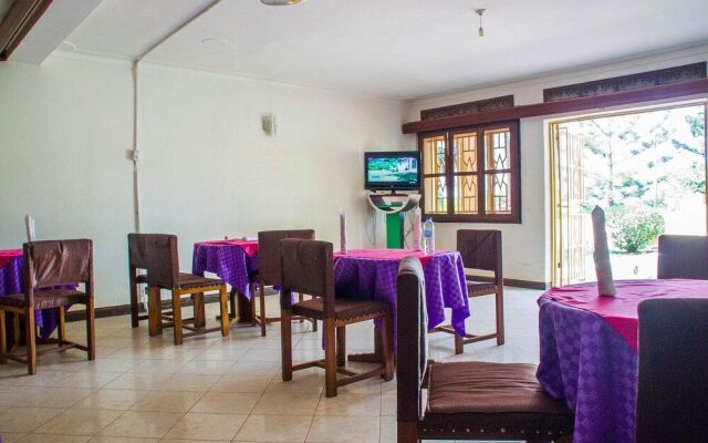 Crown Hotel Hoima