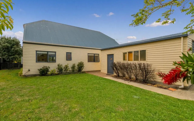 The Bungalow at Matarangi - Matarangi Holiday Home