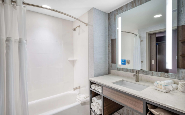 Hilton Garden Inn Boston Logan Airport