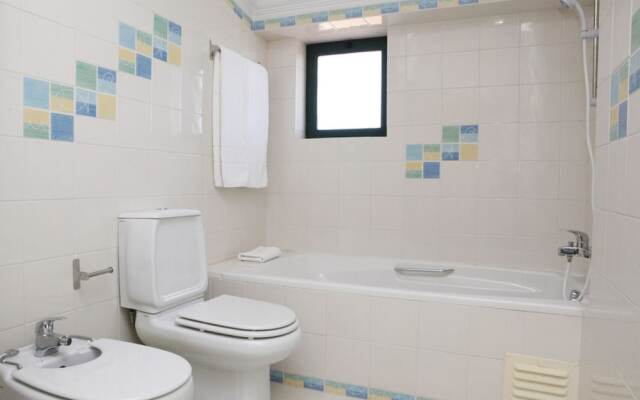 Wondrous Terrace Apartment in Cascais