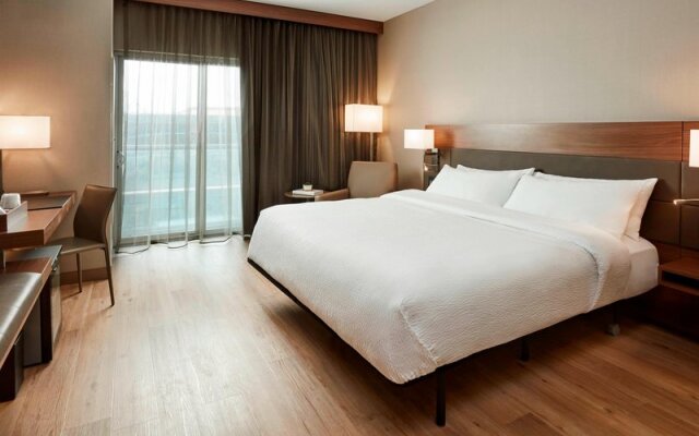 AC Hotel Cincinnati at The Banks