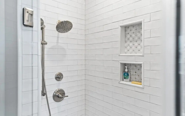 Fish-n-chips By The Sea 6 Bedroom Home by RedAwning