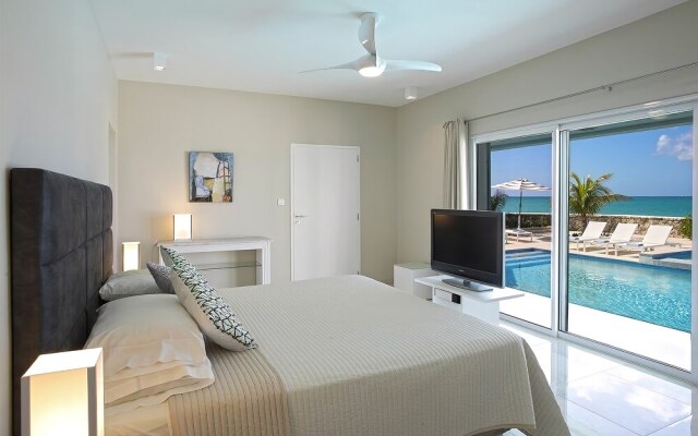 Beachfront Bliss, Pool, AC, Free Wifi, Concierge, Exclusive Terres Basses Location