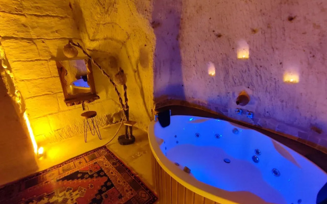 Euphoria Cave House