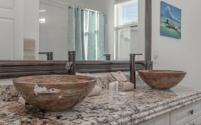 Aquarius of the Desert Six Bedroom House