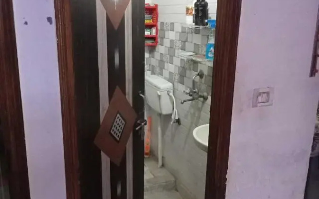 Oyo Home 702944 B-23 Vrindavan Society