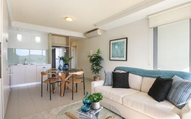 Urban Edge Apartments by Urban Rest