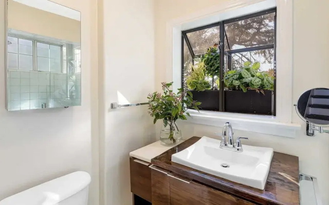 Spanish Revival Charm in Silver Lake w/ Patio, BBQ & Walkable Location Maltman Manor by Avantstay