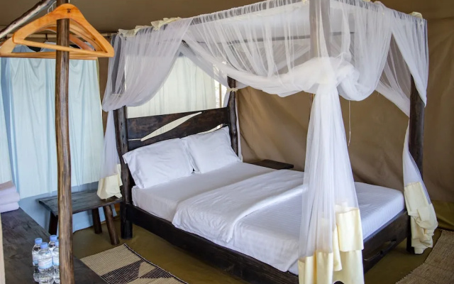 Room in Lodge - Find a Quiet Beach Resort at Rushel Kivu Resort! — фото 4