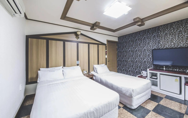 Hotel I-Zone