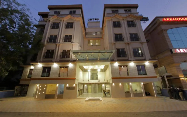 Hotel Summit