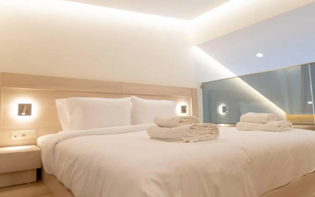 Mirror Hotel