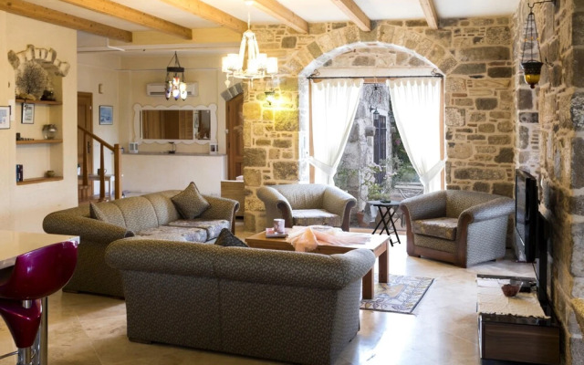 Important Group Villa Citrus