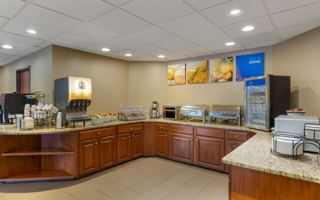 Comfort Suites Columbus East Broad