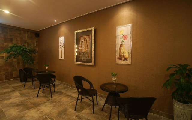 Orange Tree Hotel & Cafe